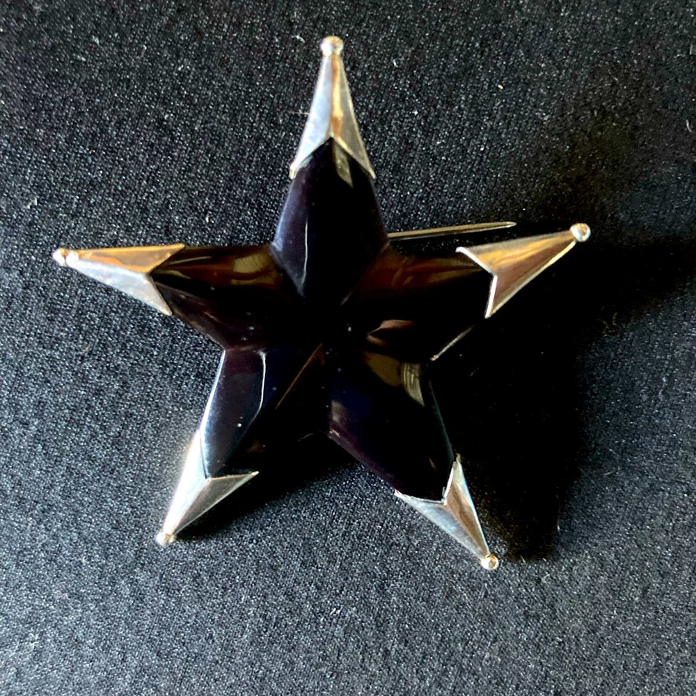 Sterling Silver and Shell Star-shaped pendant/brooch